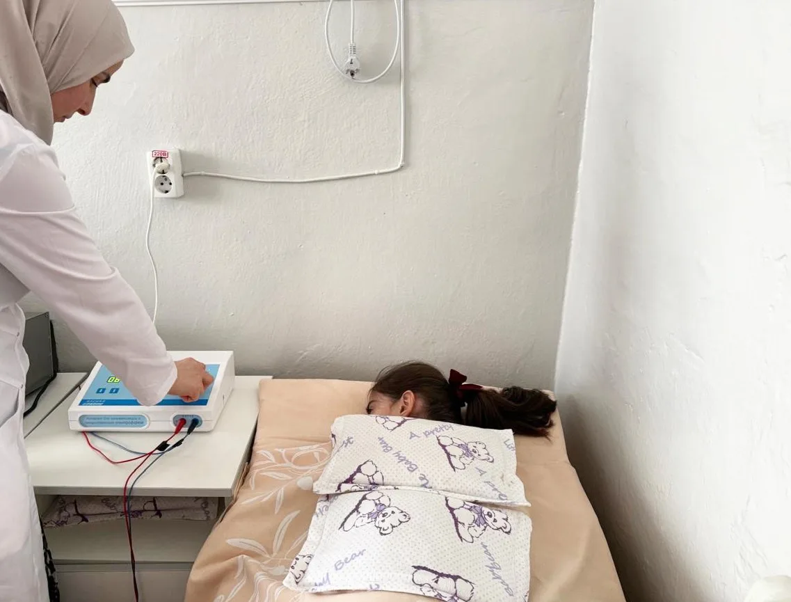 Проведение электрофореза на шейный отдел позвоночника